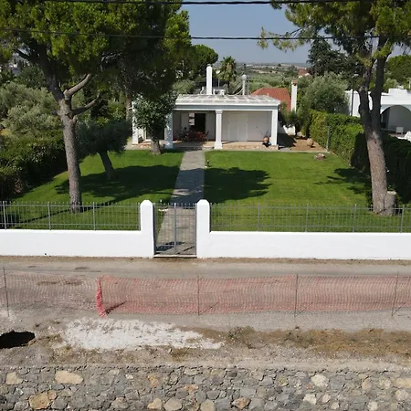 Сasa de vacaciones Avlida House